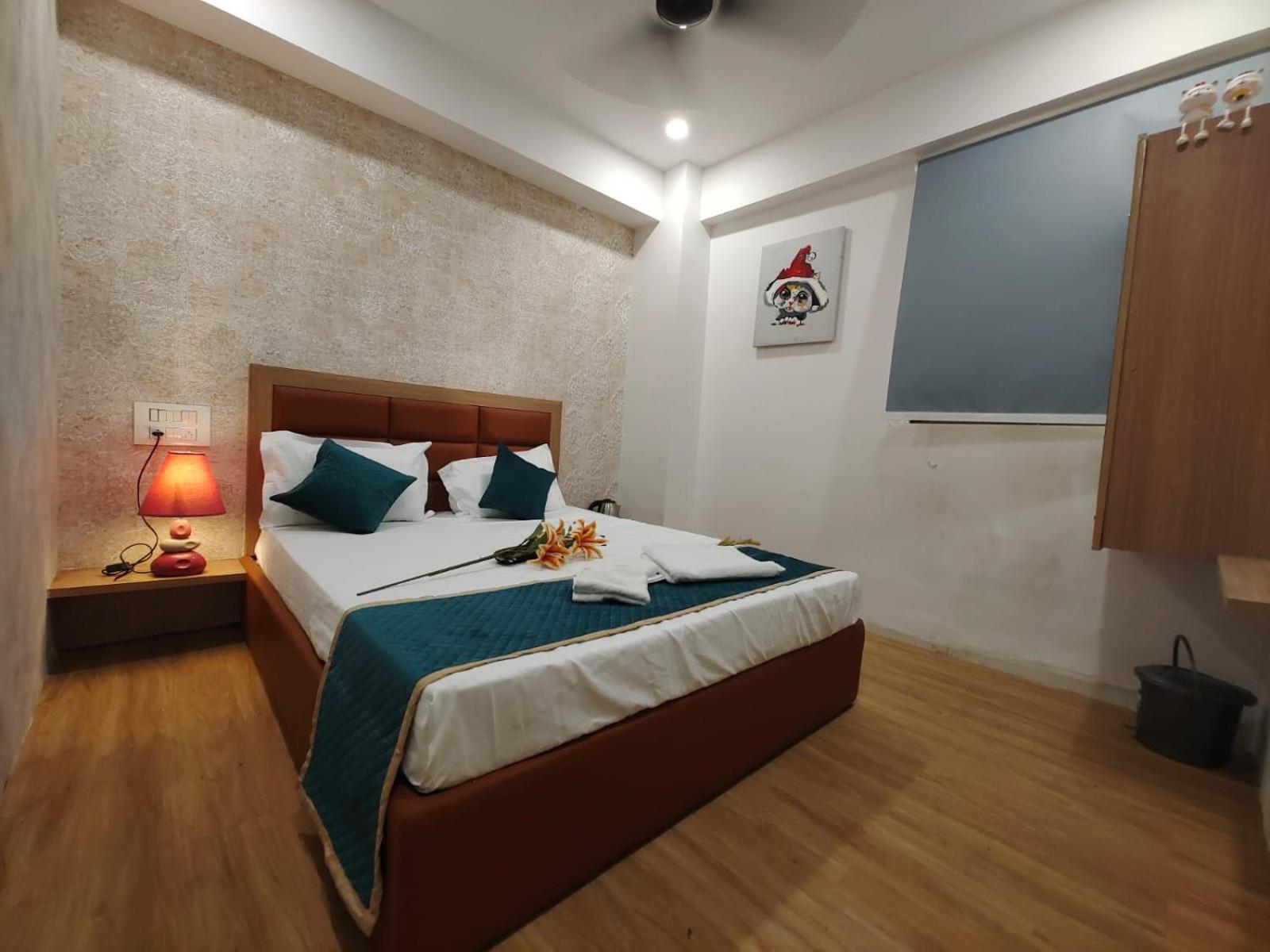 Hotel Prasang Surat Eksteriør billede