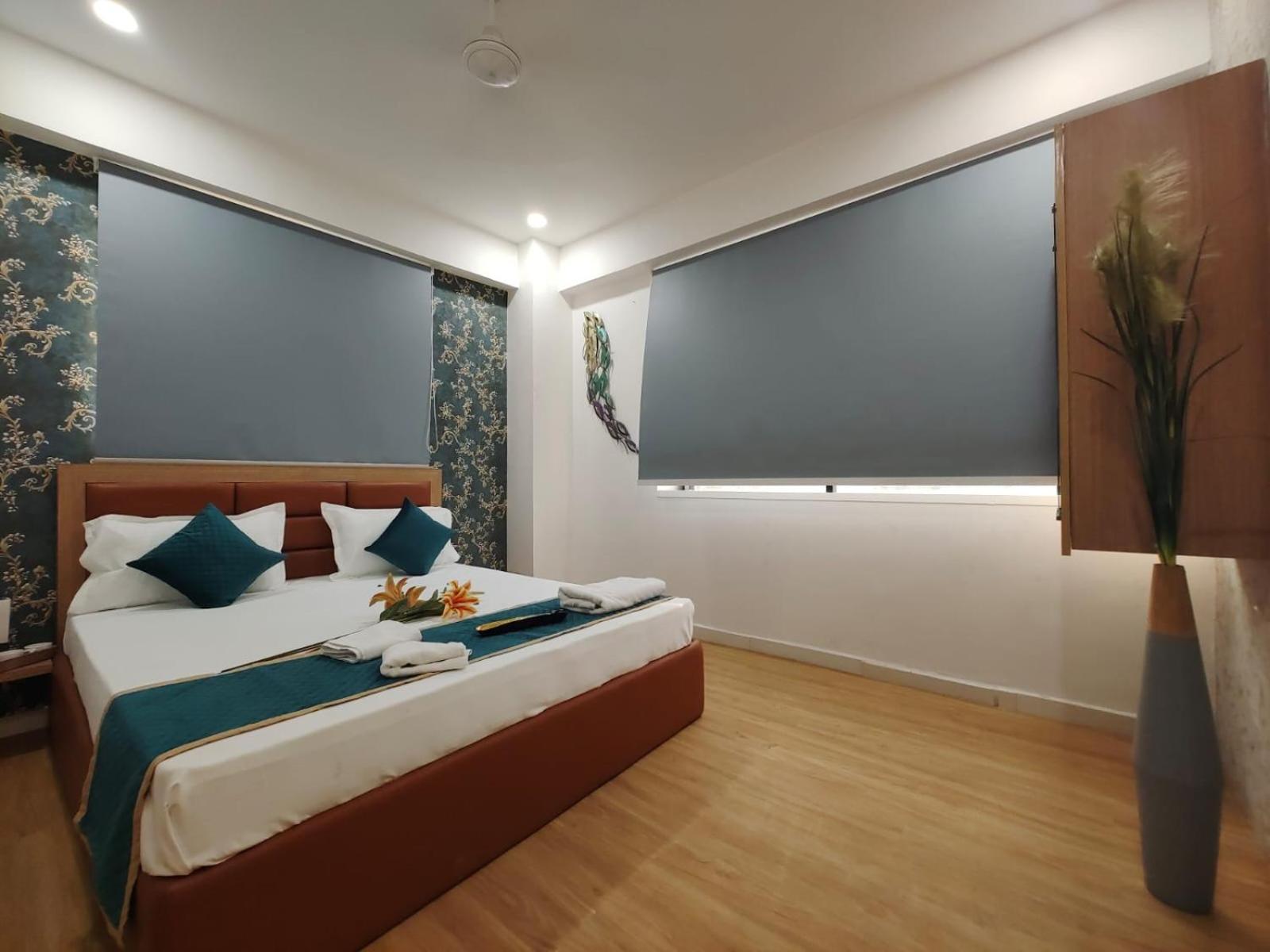 Hotel Prasang Surat Eksteriør billede